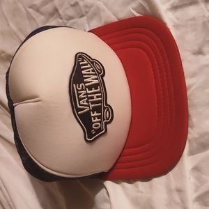 Vans off the wall trucker hat